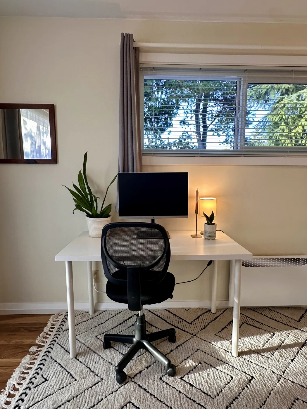 Furnished Private Bachelor Suite – Saanich – Utilities & Wi-Fi Included — photo 5